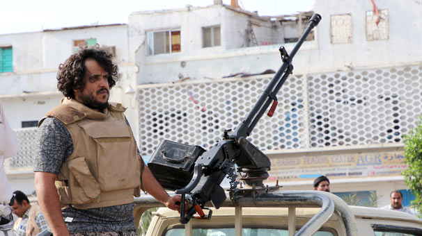 Yemen de aynı cephedekiler çatıştı